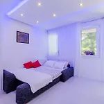 Luce Mala 3* Σπλιτ