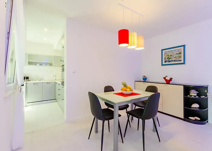 Luce Mala بيت ضيافة سبليت